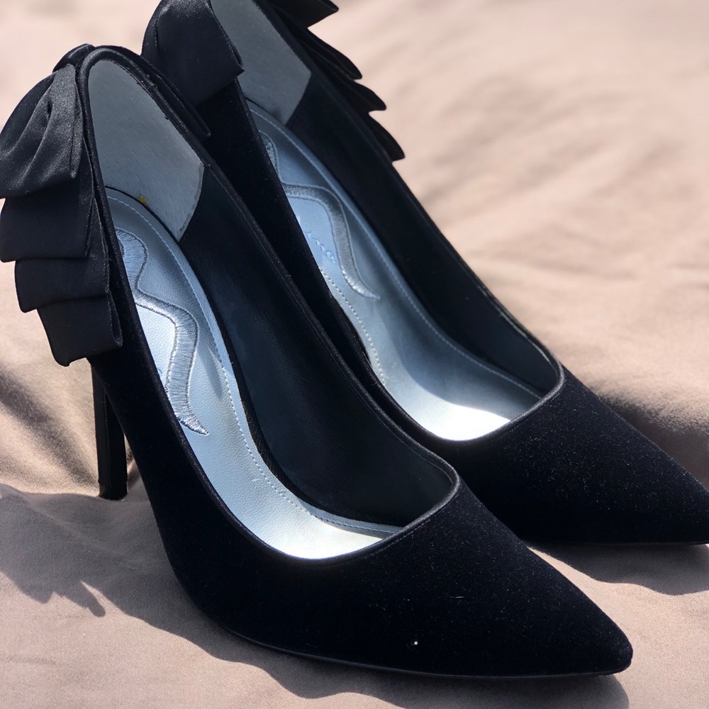 Black Velvet Nina pumps